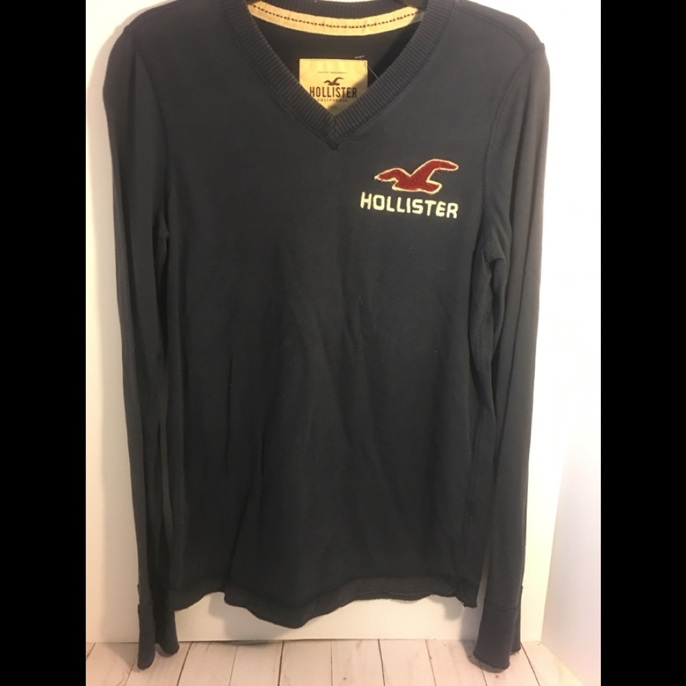 Hollister Classic Look V neck SALE! - Picture 2 of 5